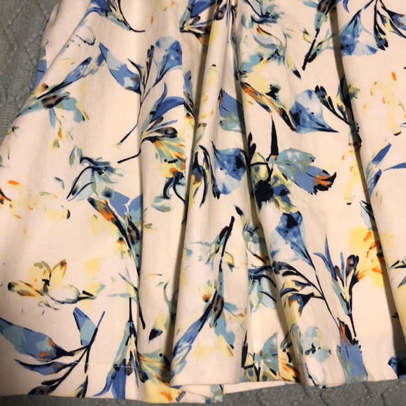 Pattern dress - Picture 2 of 4